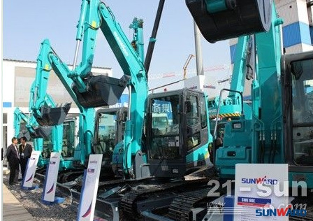 bti体育智能何清华：潜心追求“bti体育之路”