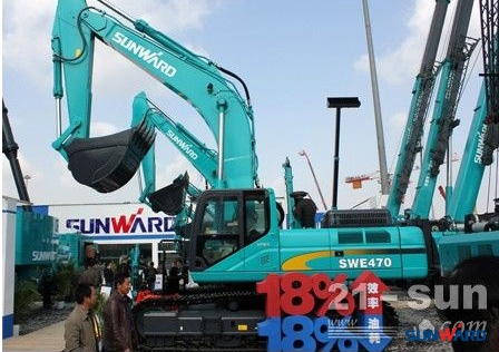 bti体育智能何清华：潜心追求“bti体育之路”