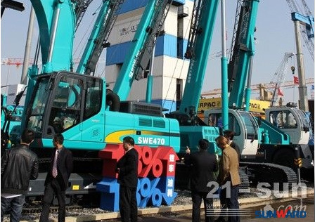 bti体育智能何清华：潜心追求“bti体育之路”