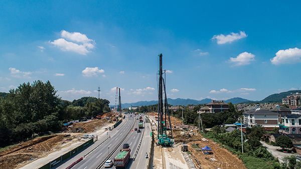 bti体育智能挖掘机，一台顶几台！