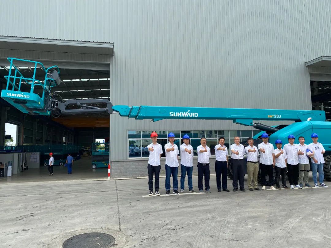 bti体育智能首款直臂式高空作业平台顺利通过评审