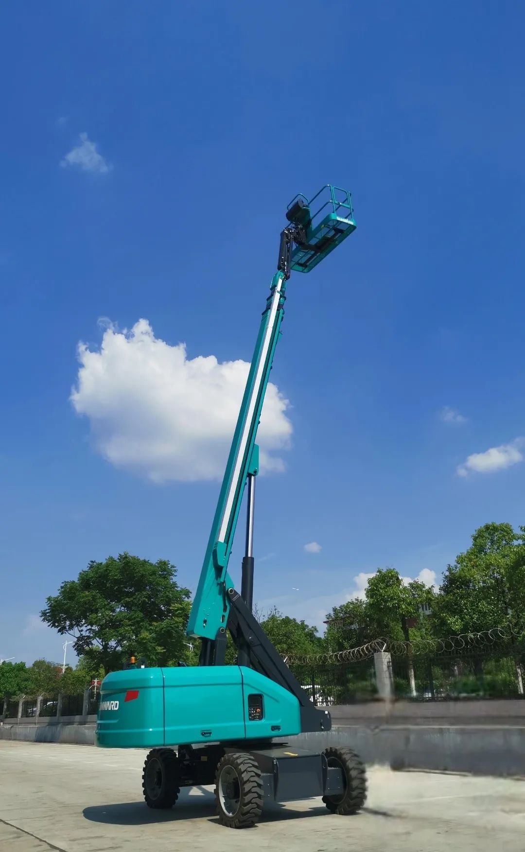 bti体育智能首款直臂式高空作业平台顺利通过评审