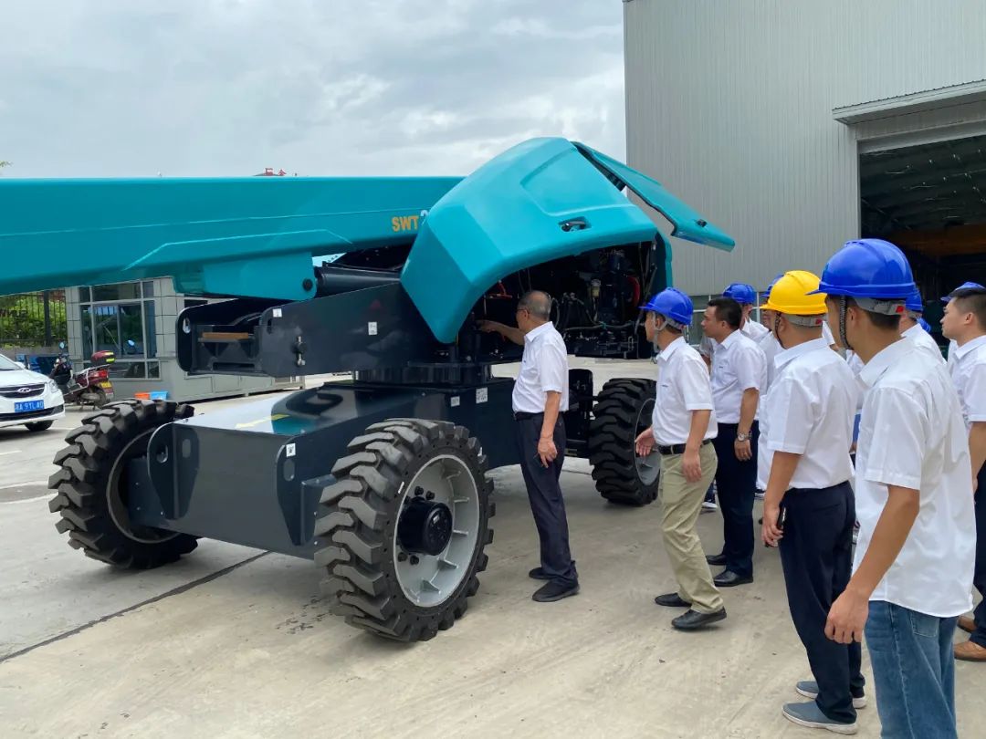 bti体育智能首款直臂式高空作业平台顺利通过评审