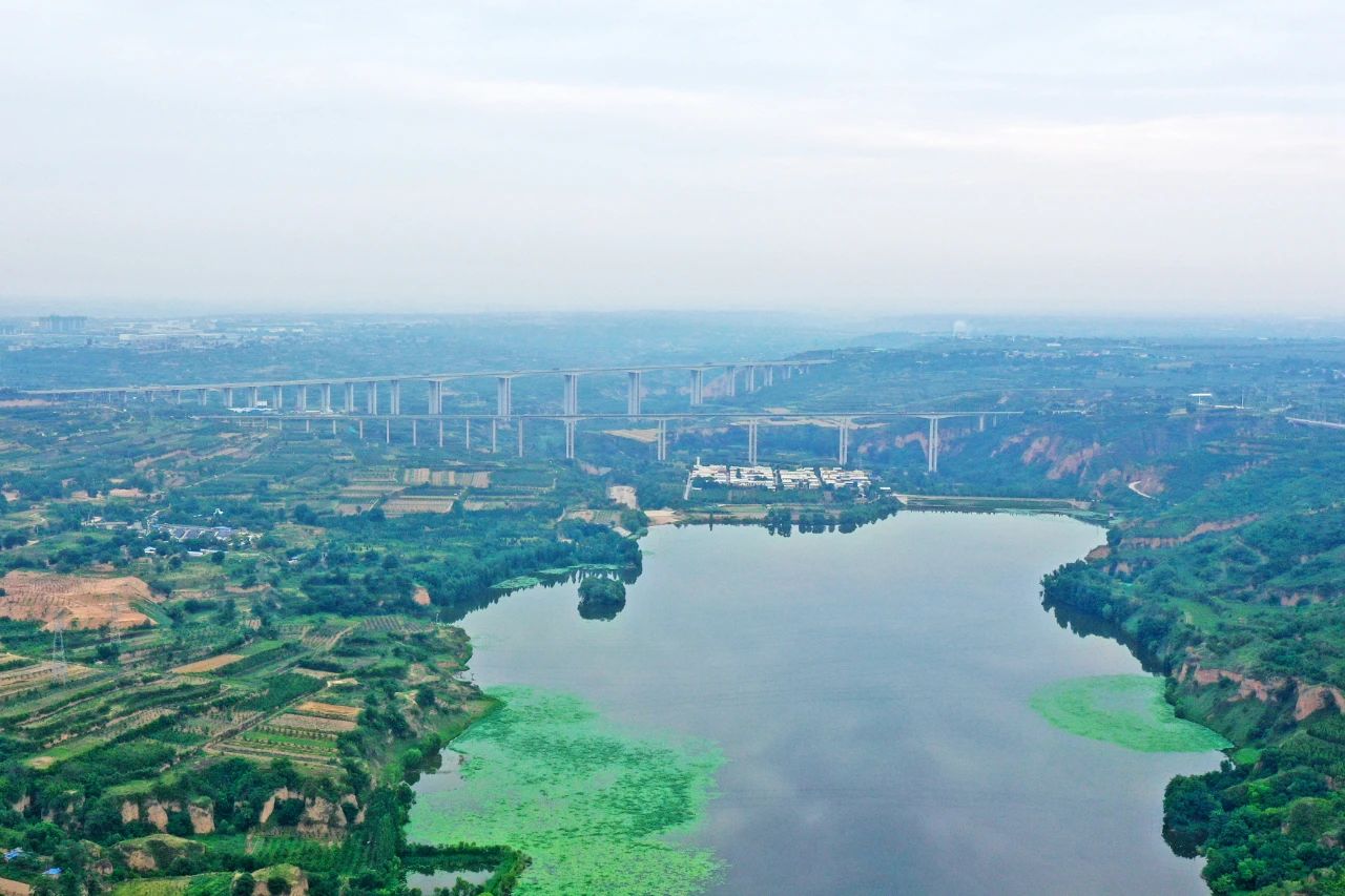 天堑施工，玉皇阁二号特大桥桩基主力军是bti体育智能旋挖钻机 | 百年风华筑锦绣bti体育（3）