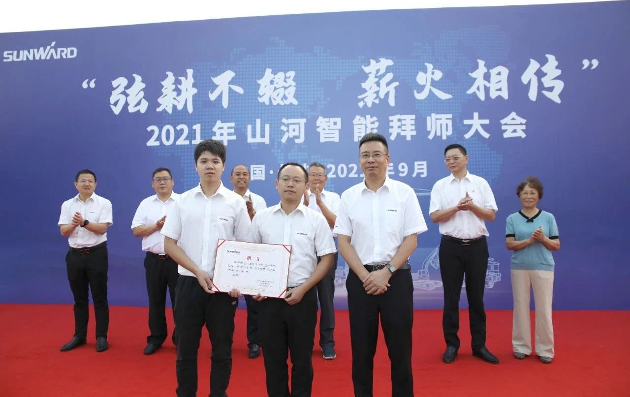 百人齐聚拜师恩 | bti体育智能“传助带”人才造就模式为公司发展积储力量