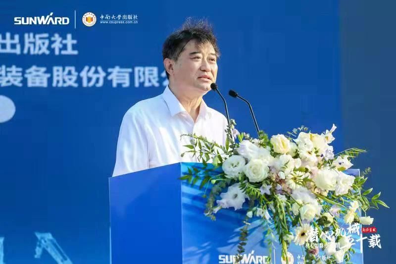 《何清华潜心理械五十年》新书颁布，背后还有这些故事