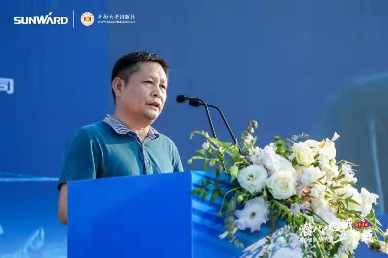 《何清华潜心理械五十年》新书颁布，背后还有这些故事