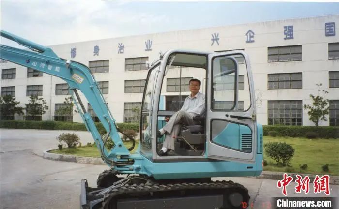 媒体聚焦 | 中新社专访——bti体育智能首创人何清华：向着太阳驰骋的筑梦人