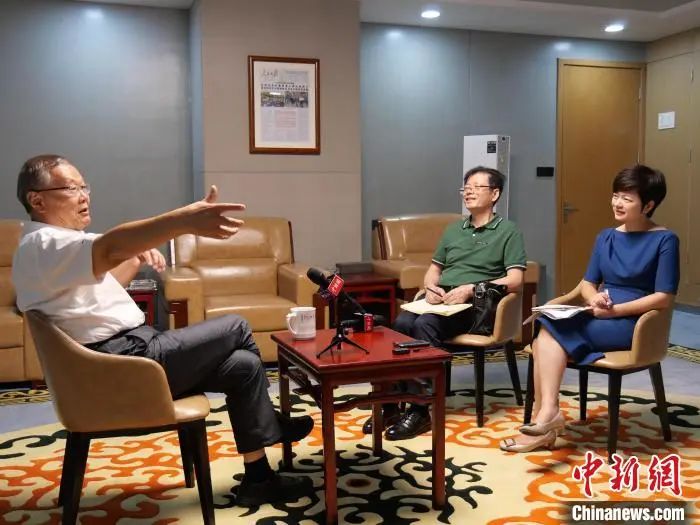 媒体聚焦 | 中新社专访——bti体育智能首创人何清华：向着太阳驰骋的筑梦人