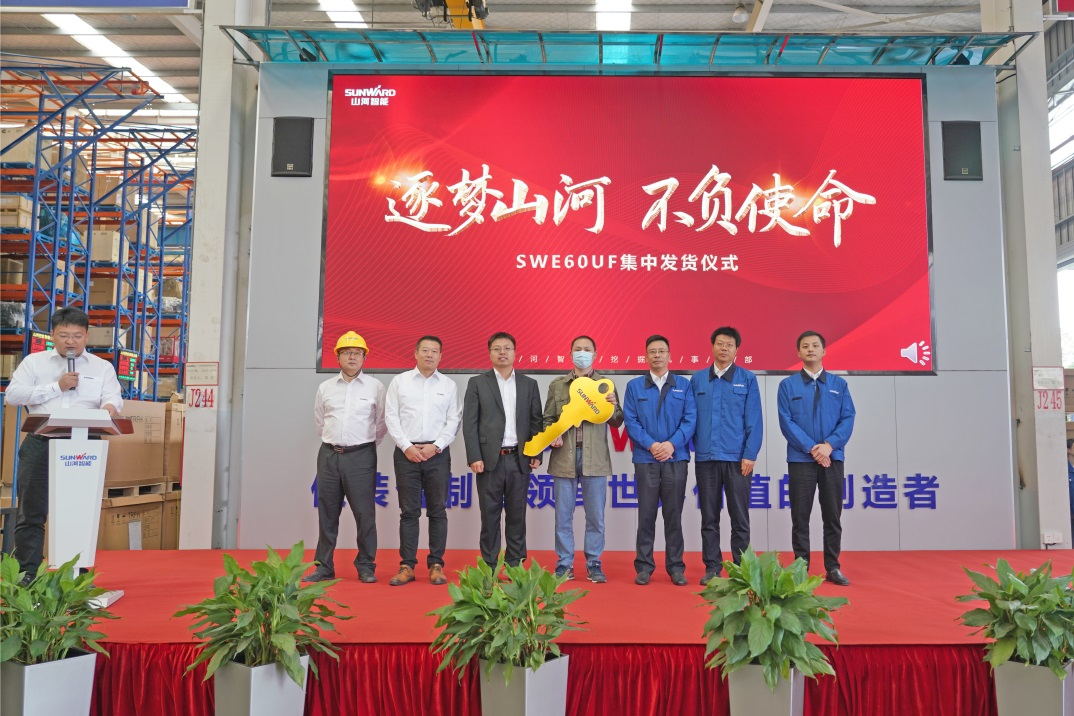 助力祖国西南地域建设！bti体育智能国内首批SWE60UF无尾挖掘机批量交付