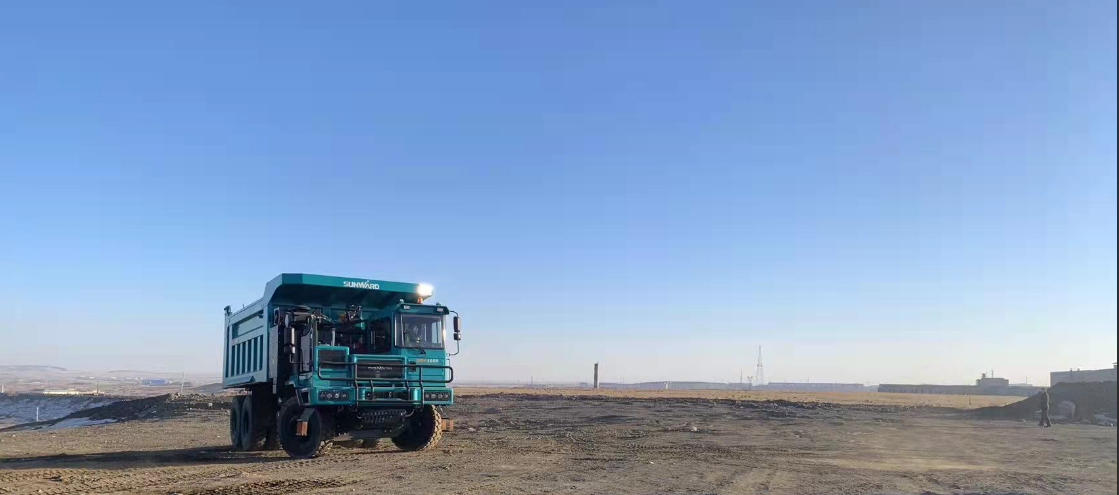 新能源，长续航！bti体育智能首台LNG增程式宽体矿卡下线交付