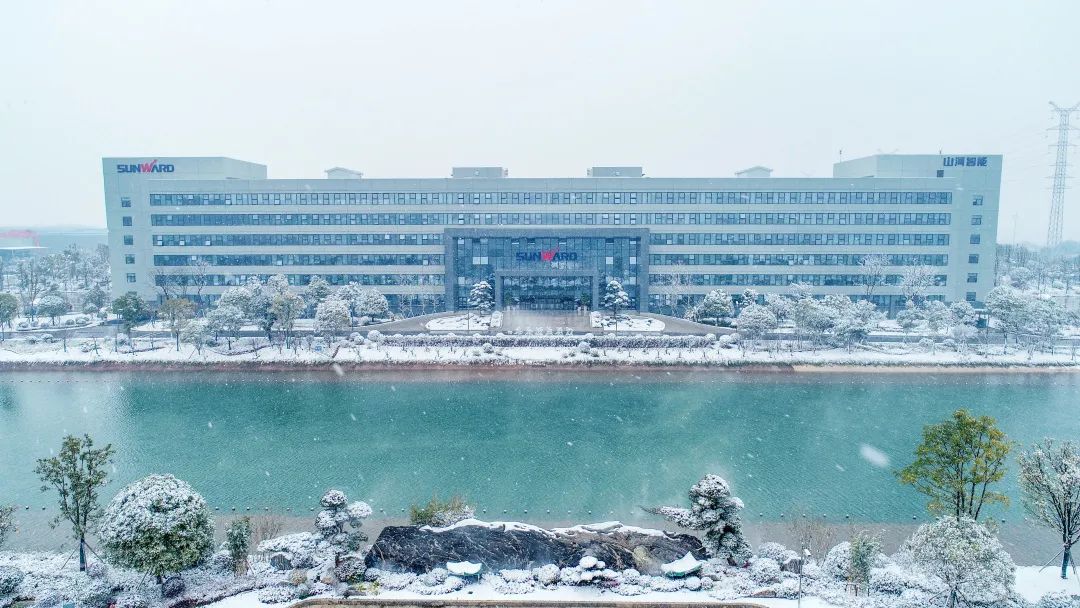 瑞雪兆丰年，邀您共赏雪中bti体育！