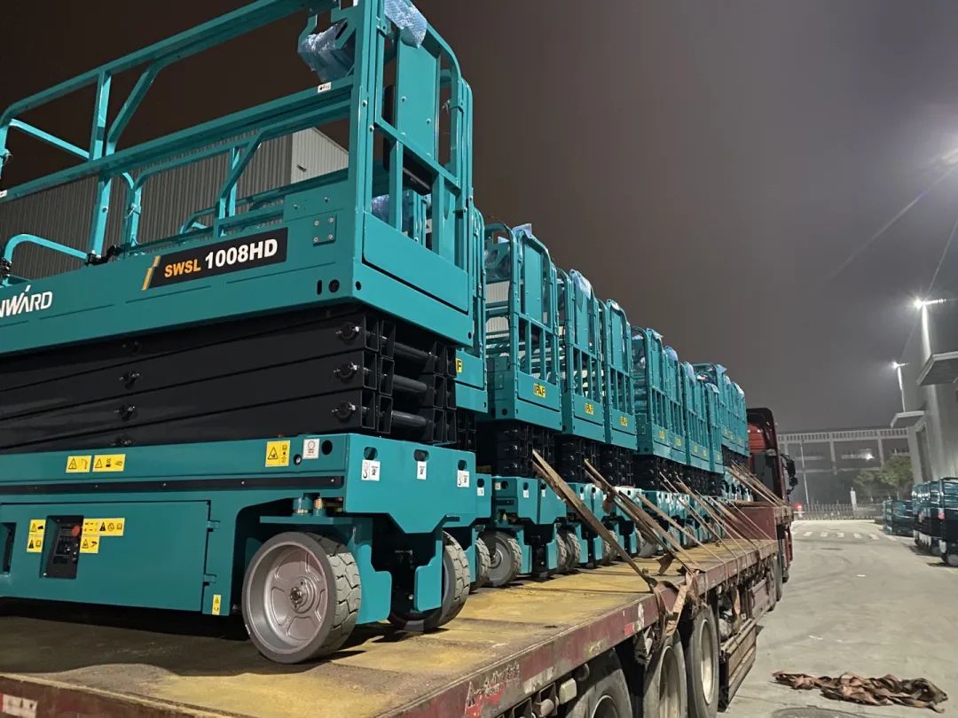 创下单日最高发货量纪录！bti体育高机设备集中发货