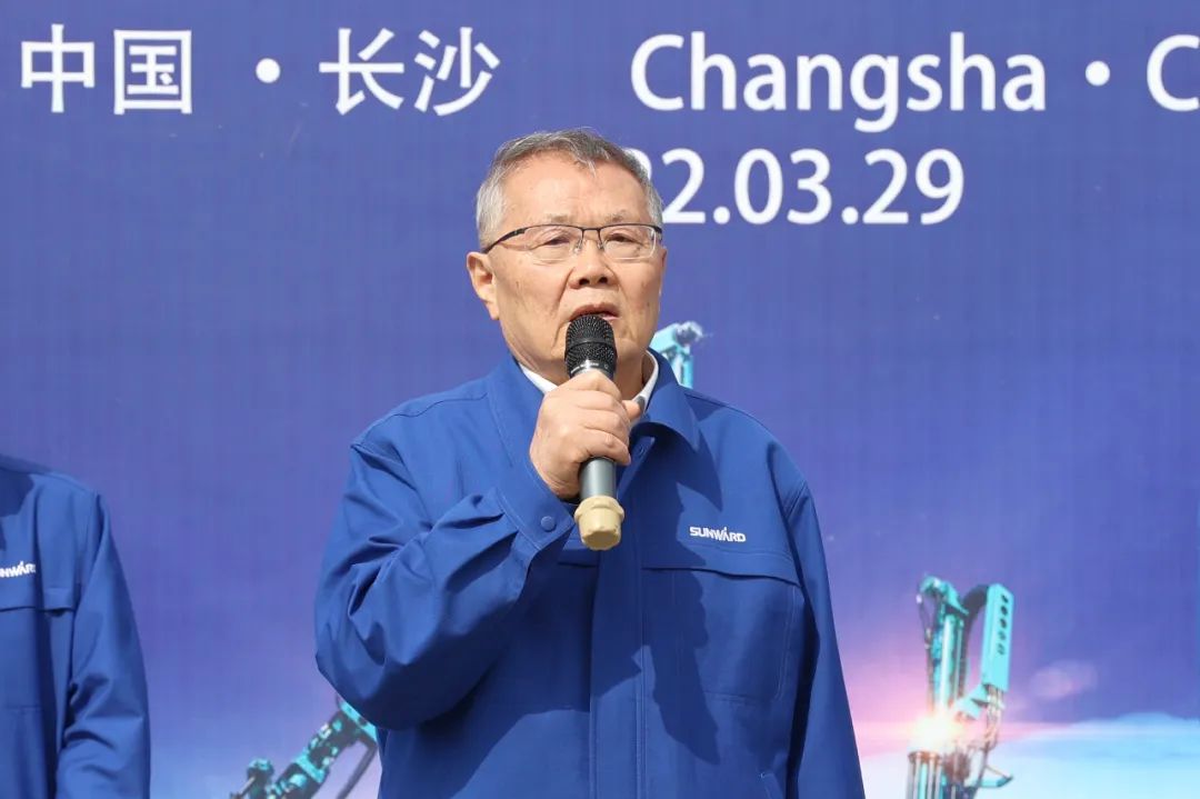 征战全球市。ti体育智能凿岩设备批量发货