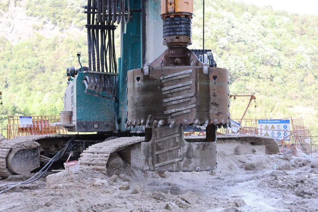 展示施工“奇效”！bti体育智能旋挖钻机强势助力炉慈高快公路建设
