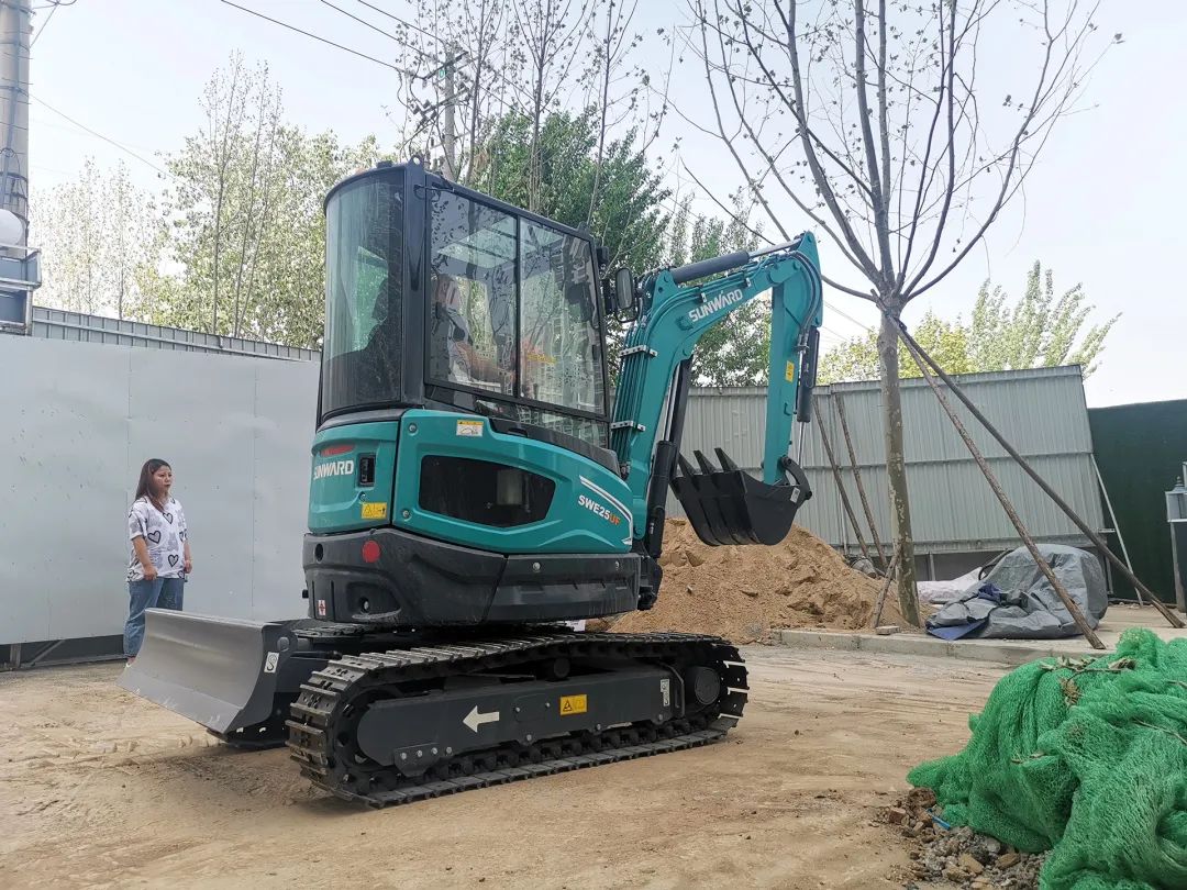 冲、冲、冲！带您感触bti体育智能挖掘机火热交机时刻