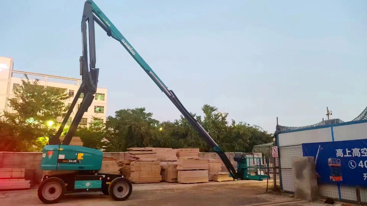 正式“上岗”！bti体育智能首台电动曲臂式高空作业平台入驻华南市场