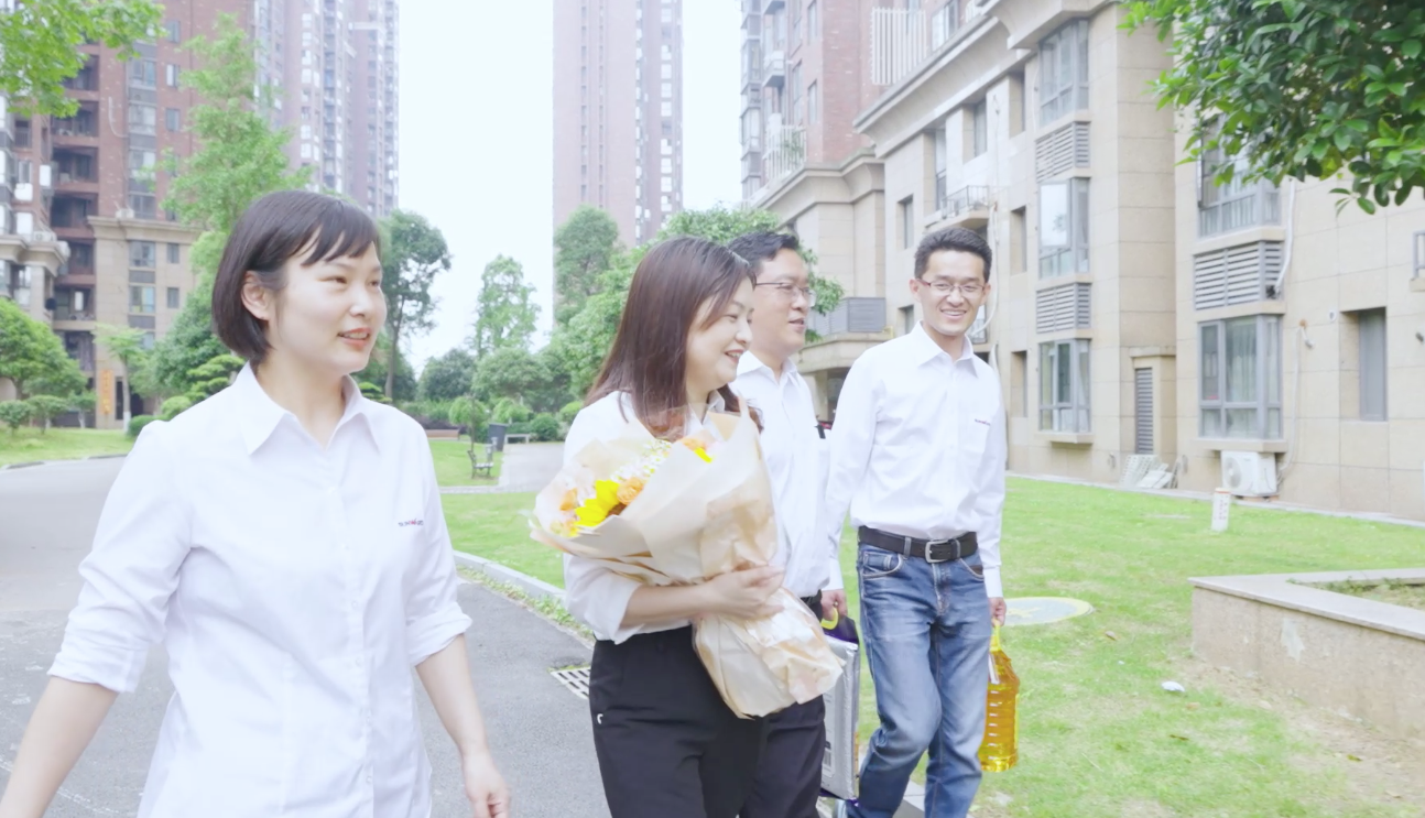 在母亲节，向你们身后的妈妈送去“bti体育家园”的温暖