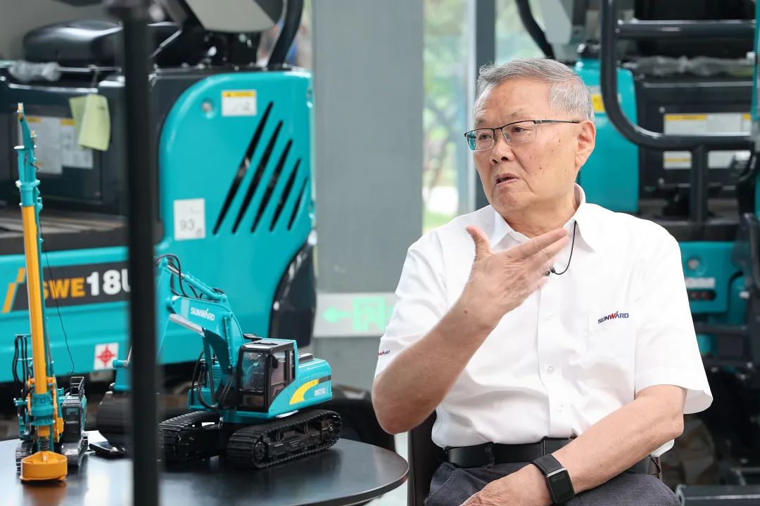 CGTN探厂！专访bti体育智能董事长、首席专家何清华花絮来了