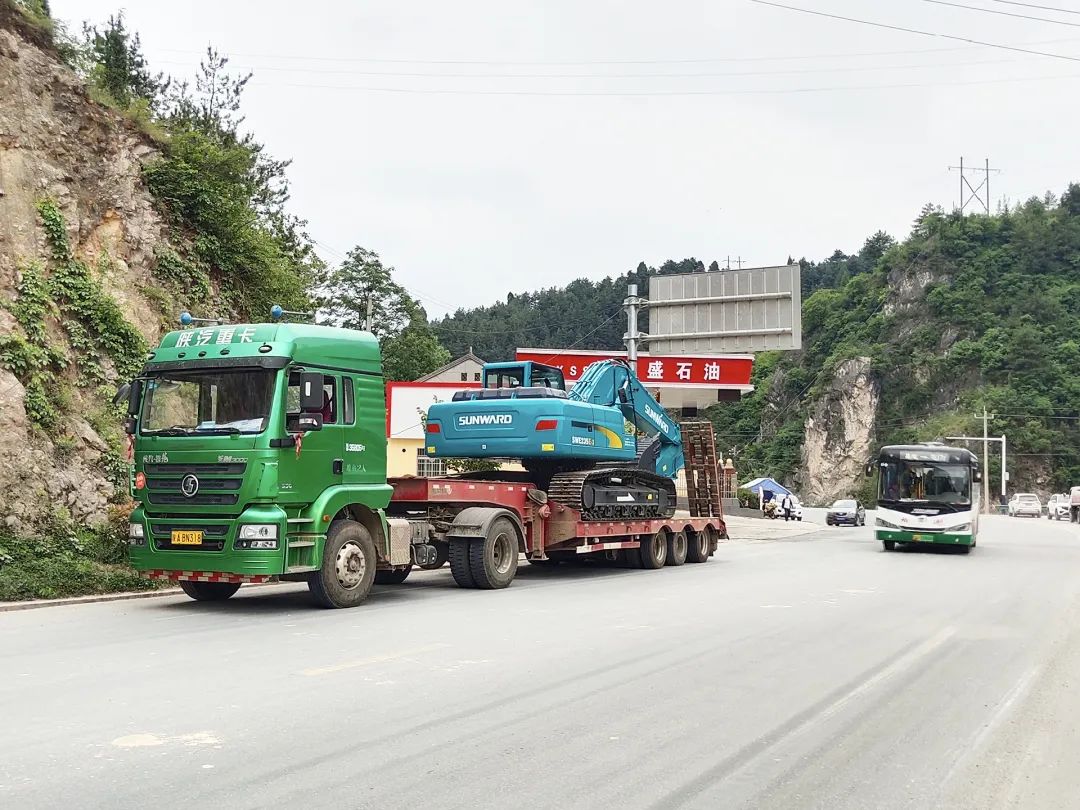 三员bti体育挖机“悍将”收服“铁粉”一枚，凭什么？