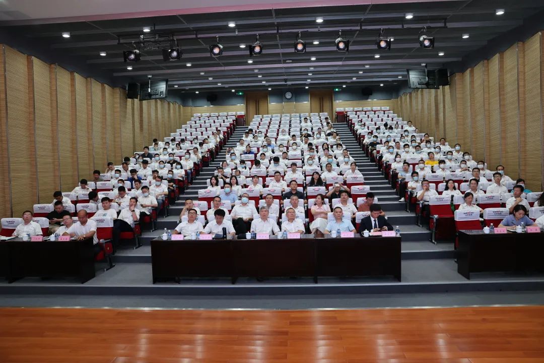 创新引领，智造将来！“2022院士专家长沙杏妆高端设备高质量发展钻研会隆沉进行