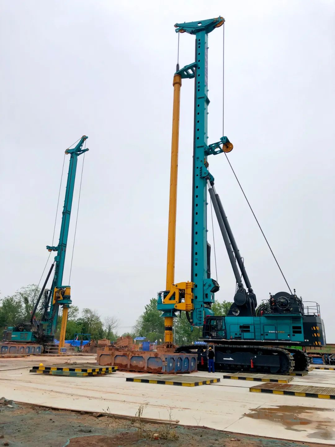 “创造施工事业！”他们和bti体育智能“超等桩备”一路助建燕矶长江大桥