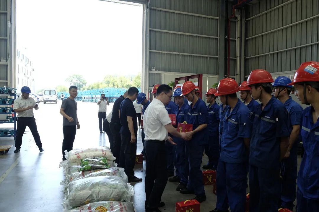 长沙市总工会慰问bti体育智能一线员工