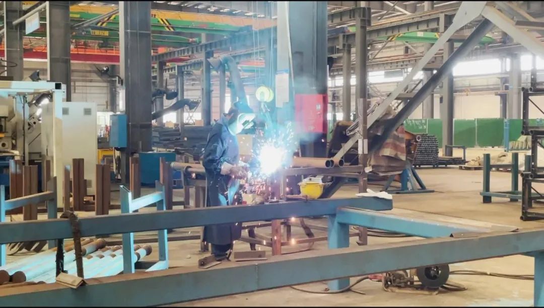 图集 | 战高温，迎“烤”验！bti体育人在行动