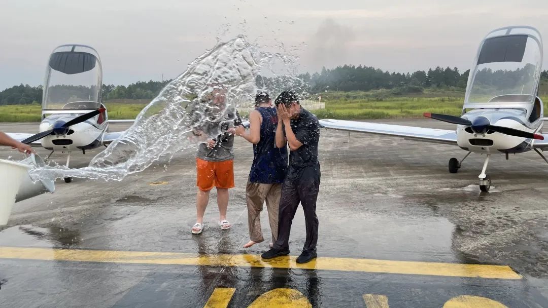 冲上云霄！湖南bti体育通航学员成功单飞
