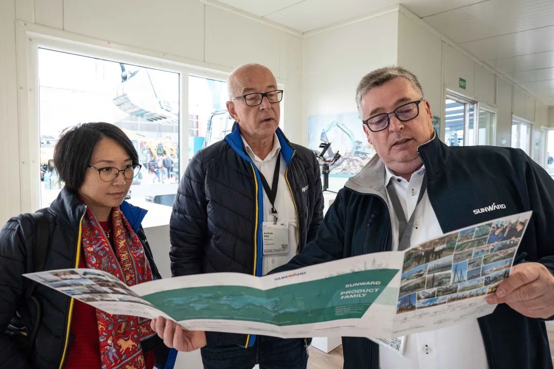 Bauma 2022 | 一组火热现场图带您沉温bti体育智能德国宝马展之旅