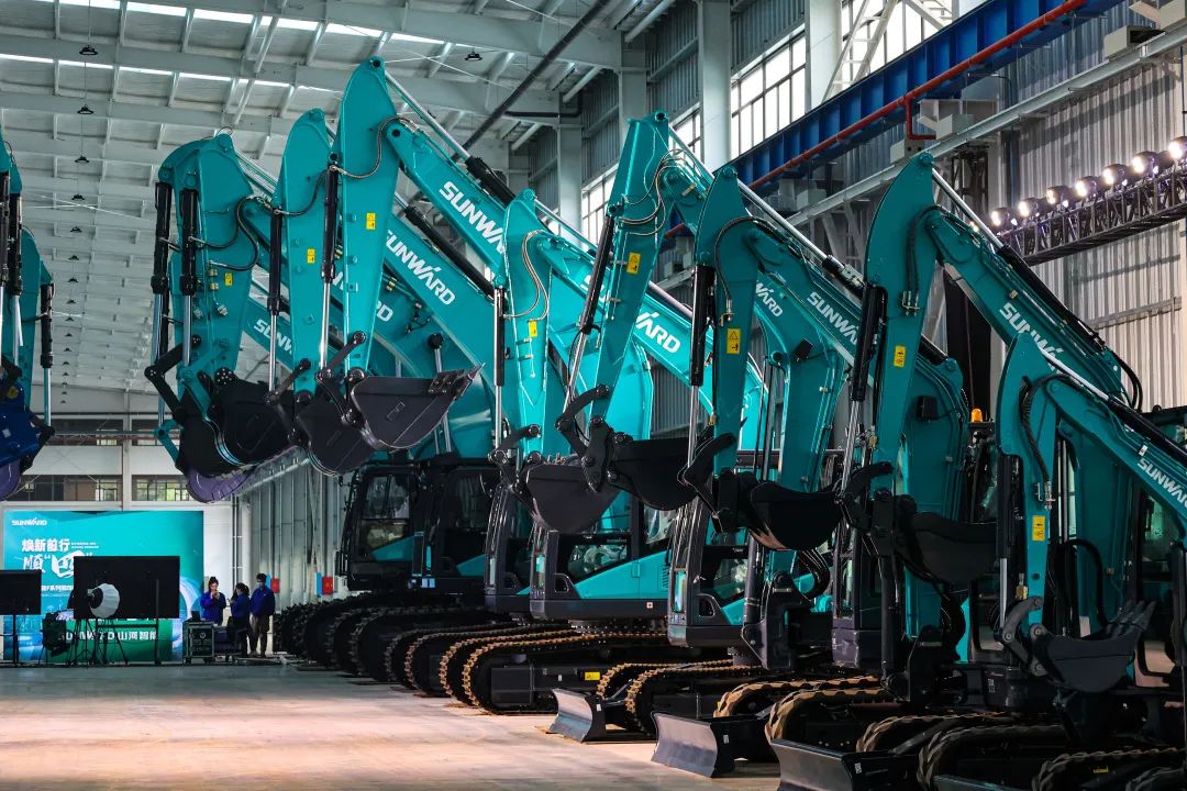 助力“双碳”指标！bti体育智能集中颁布F系列国四挖掘机