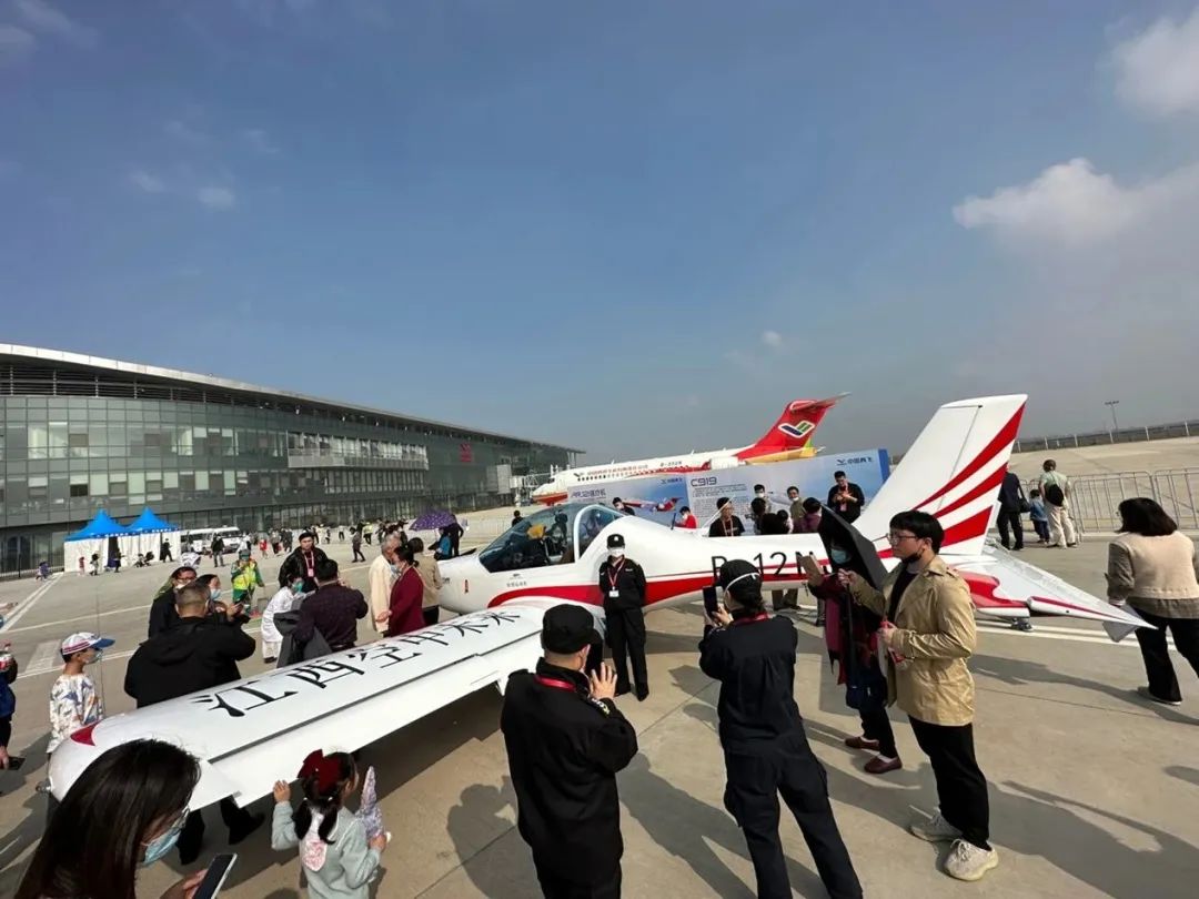 逆势飞舞！bti体育航空携手合作同伴亮相2022南昌飞行大会