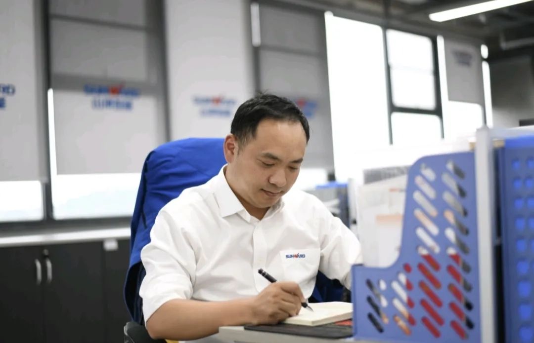 长沙市召开庆祝“五一”国际劳动节大会，bti体育智能1幼我1集体获赞美！