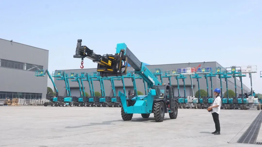 独家定造！bti体育智能油缸更换机械人顺利下线