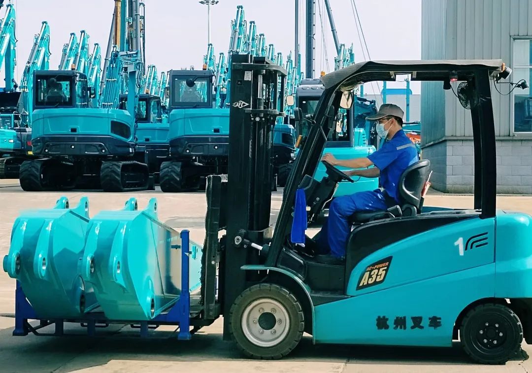 劳动庆幸，创造伟大！纪录那些平庸且伟大的劳动瞬间