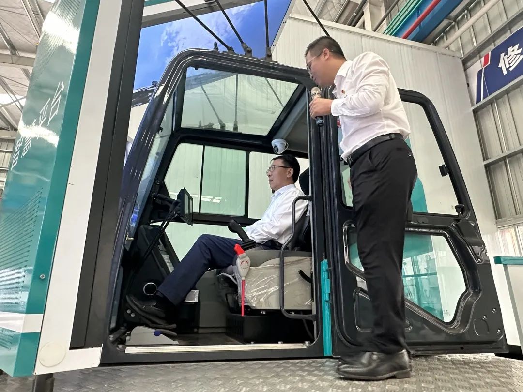 中国联通集团副总经理梁宝俊到访bti体育智能