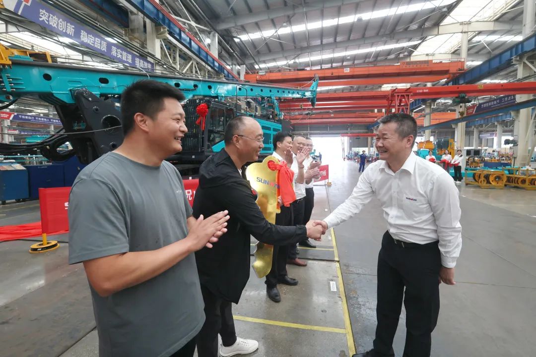 助力“双碳”、绿动将来！bti体育智能增程式电动旋挖钻机、液压混合动力旋挖钻机齐交付