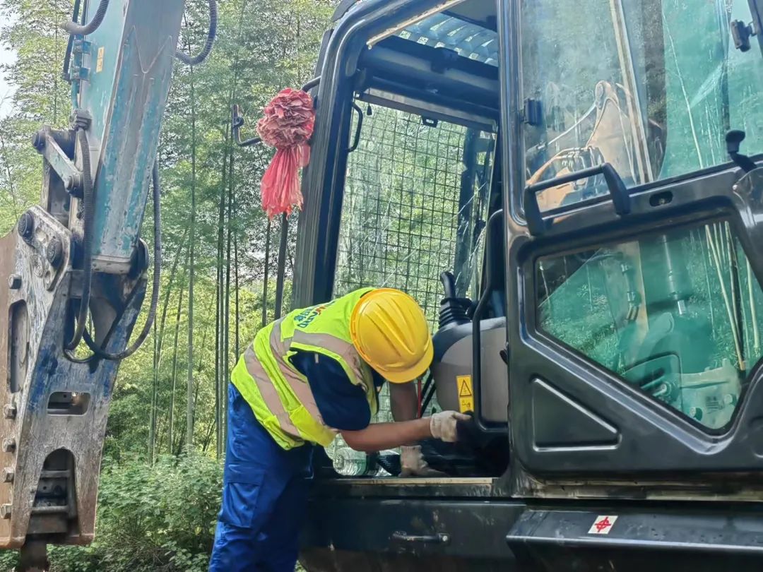 品质bti体育，用心服务！bti体育智能挖掘机2023年服务万里行正式出征