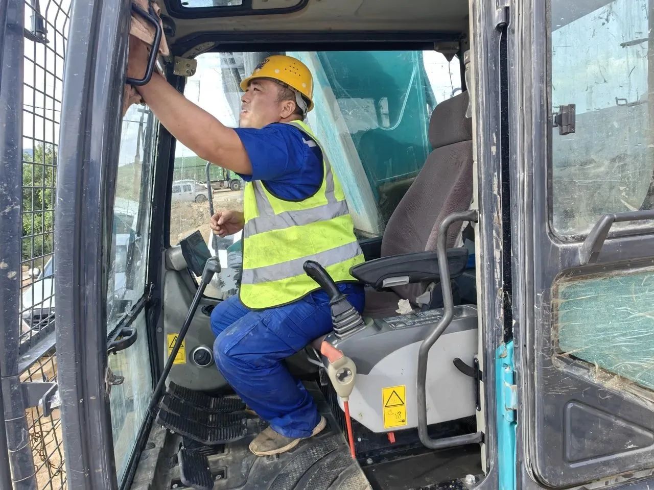 步履一向，服务不止！bti体育智能挖掘机服务万里行火热进行中