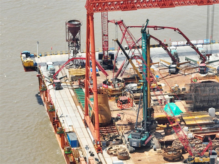 喜报！bti体育智能实现“全球最大”6.3米直径旋挖桩成孔成桩