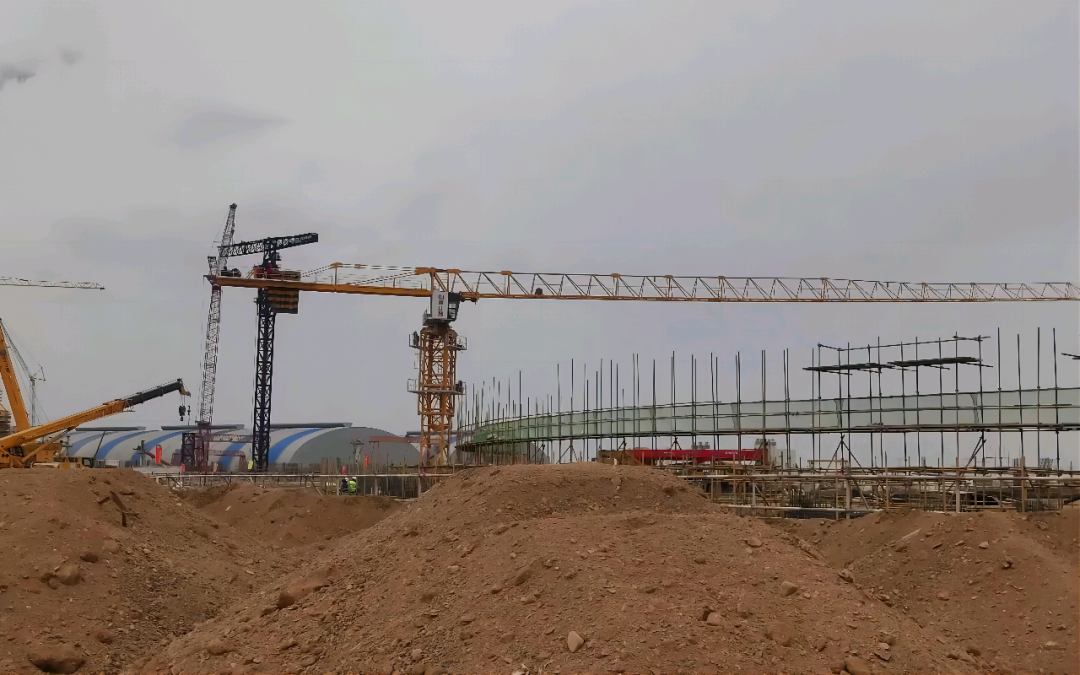 大漠戈壁展雄姿！bti体育江麓塔机助力常乐电厂项目