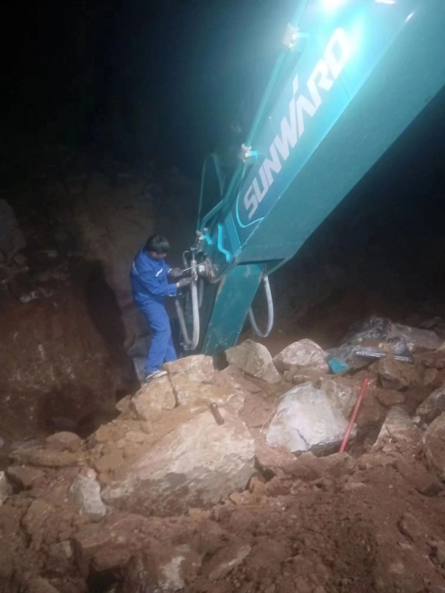 一线“热”闻 | 专业售后，用心服务！bti体育智能挖掘机服务万里行一向在路上