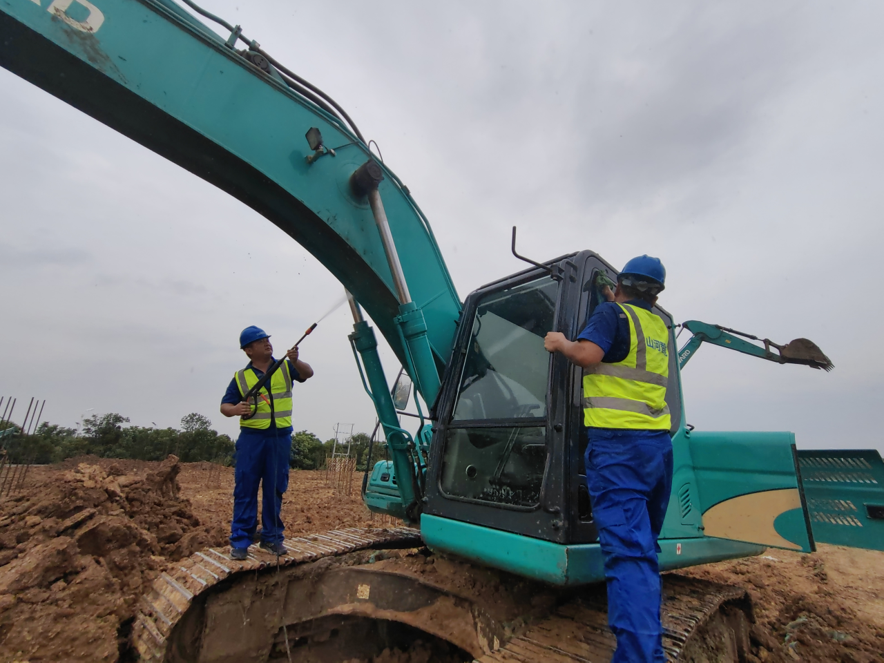 一线“热”闻 | 专业售后，用心服务！bti体育智能挖掘机服务万里行一向在路上