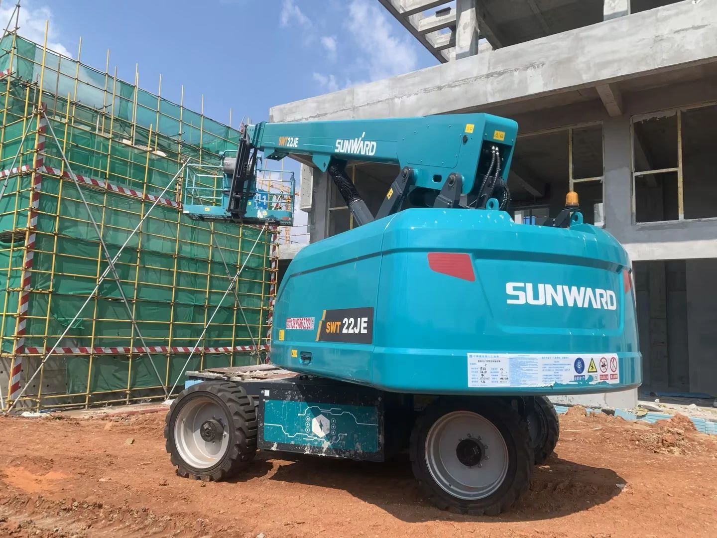 实力上新！bti体育智能电动直臂高空作业平台进军华中市场