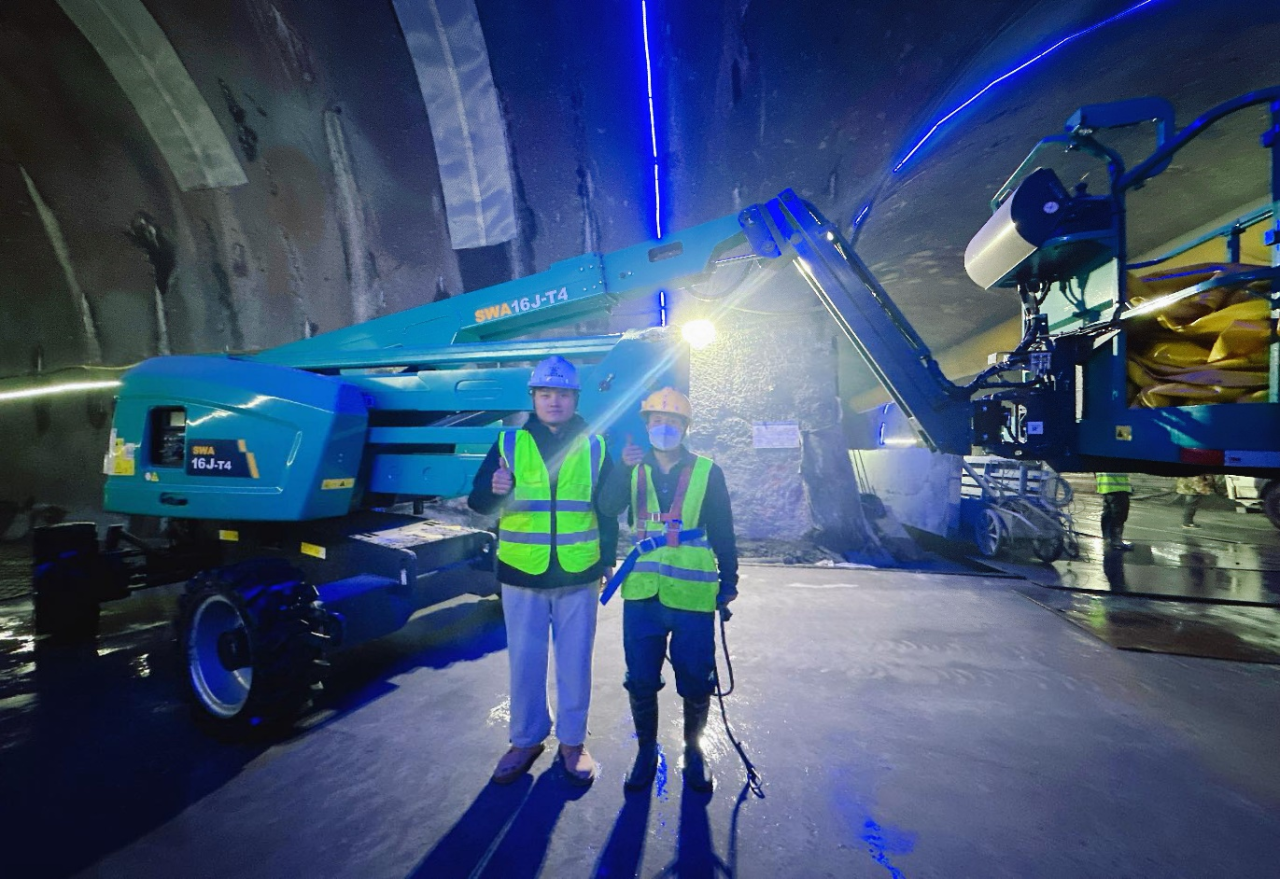 不惧高海拔挑战！bti体育智能高空机械实力助建川藏铁路