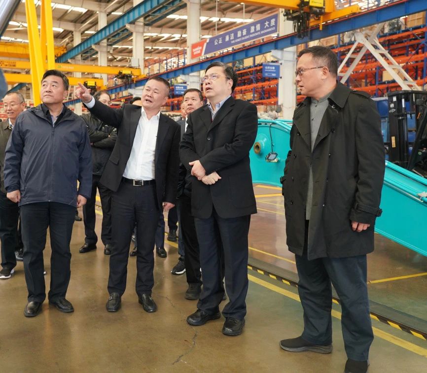 聚焦设备再造作！上海市政协副主席、党组副书记肖贵玉带队调研bti体育智能