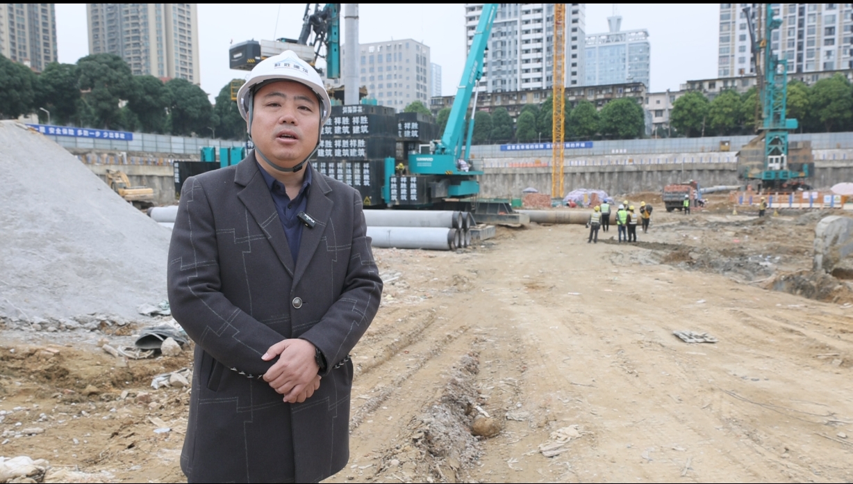 “绿巨人”显神威！bti体育智能引孔式静力压桩机助建“绿城”南宁民生项目
