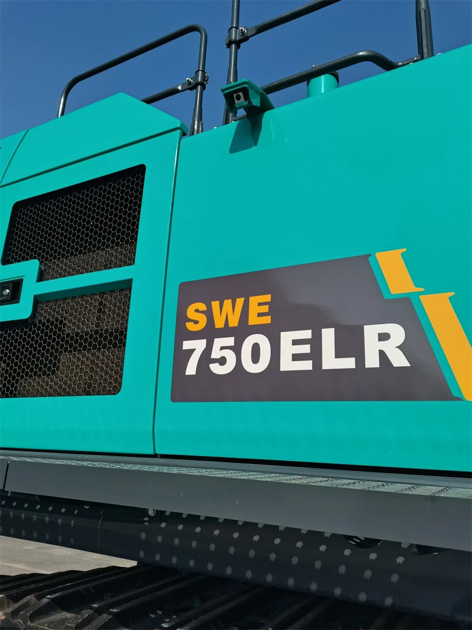 定造开发、职能更强！bti体育智能SWE750ELR加长臂液压挖掘机下线交付