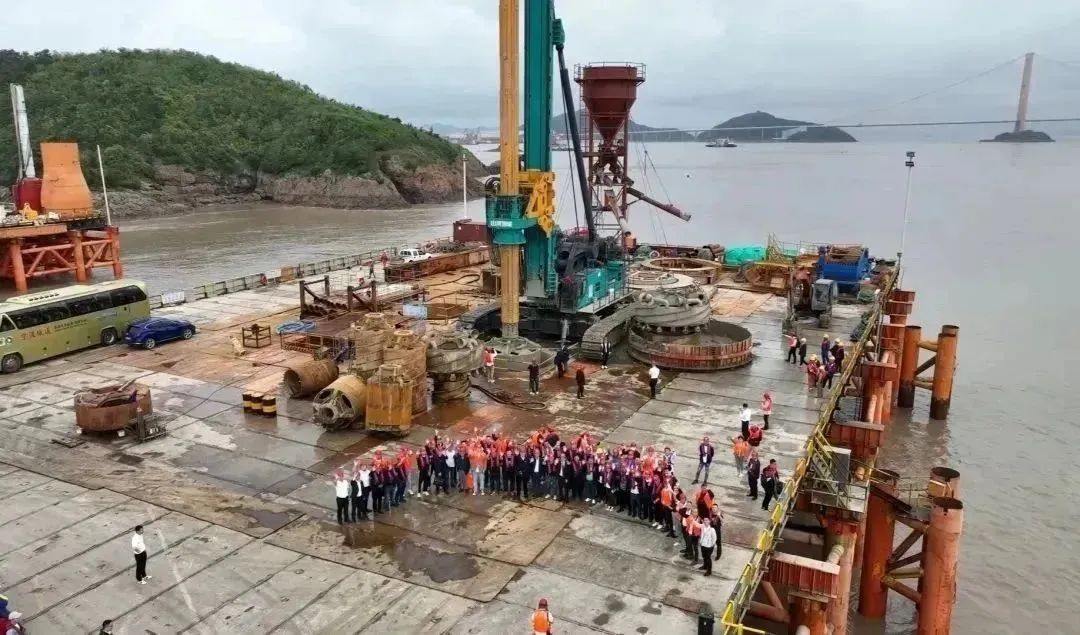 全面得胜！bti体育智能超等旋挖钻机圆满实现甬舟铁路西堠门公铁两用大桥桩基施工工作