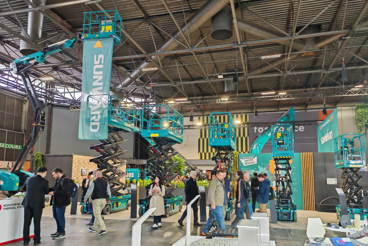bti体育智能高空机械闪灼2024法国工程机械展